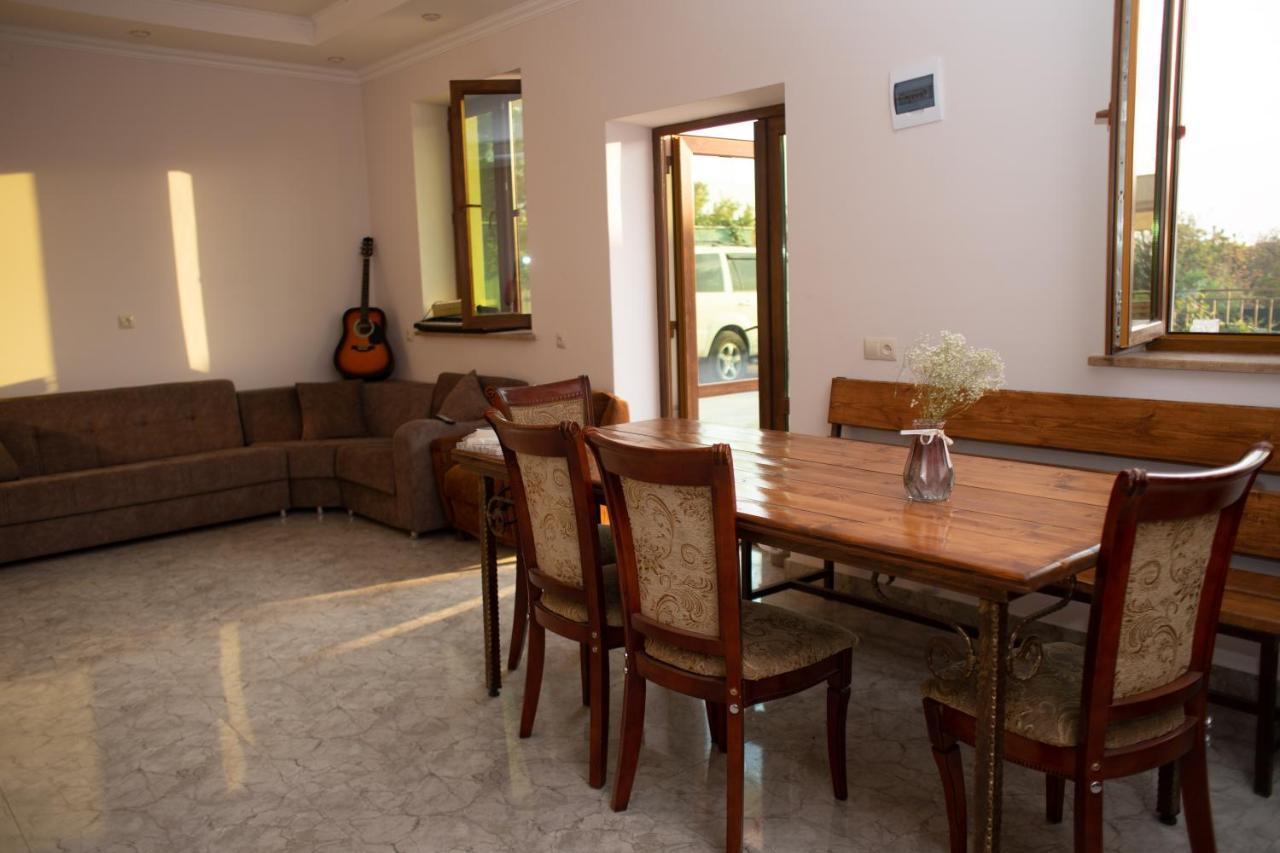 יירבאן Apex Rest House Of 10 Rooms And Pool מראה חיצוני תמונה