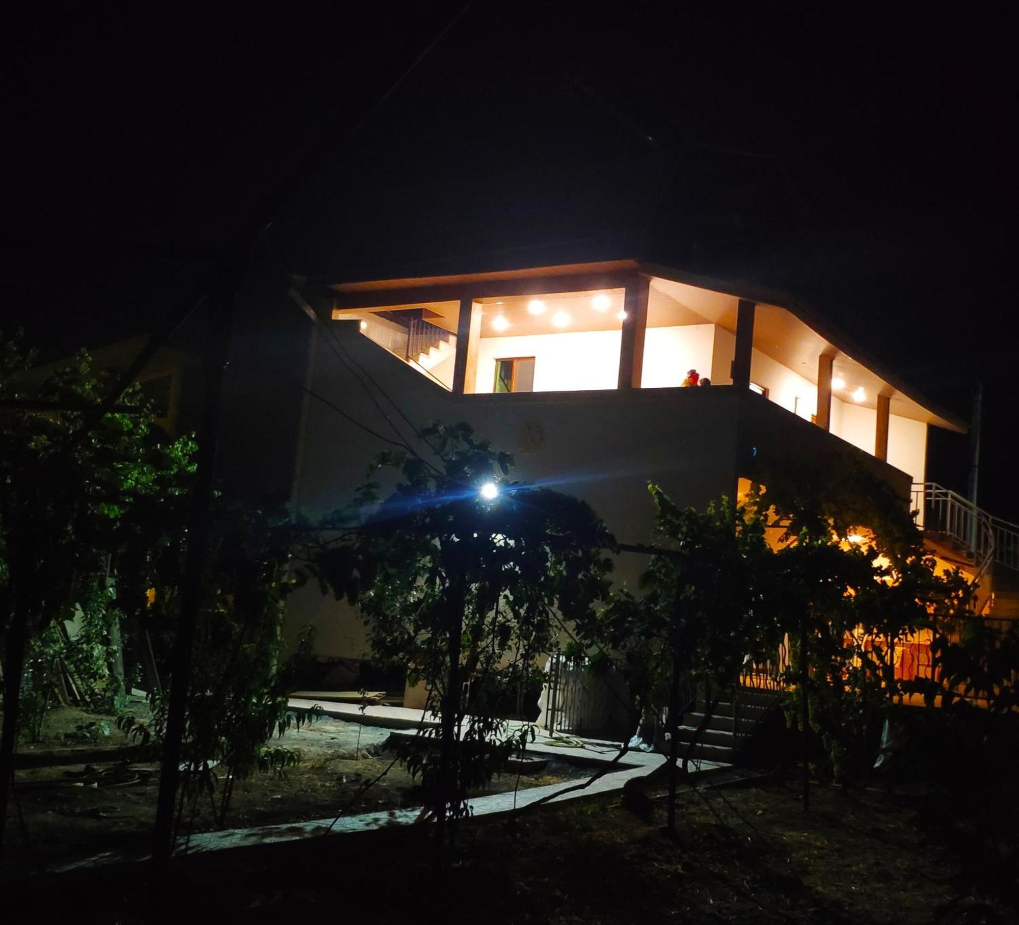 יירבאן Apex Rest House Of 10 Rooms And Pool מראה חיצוני תמונה