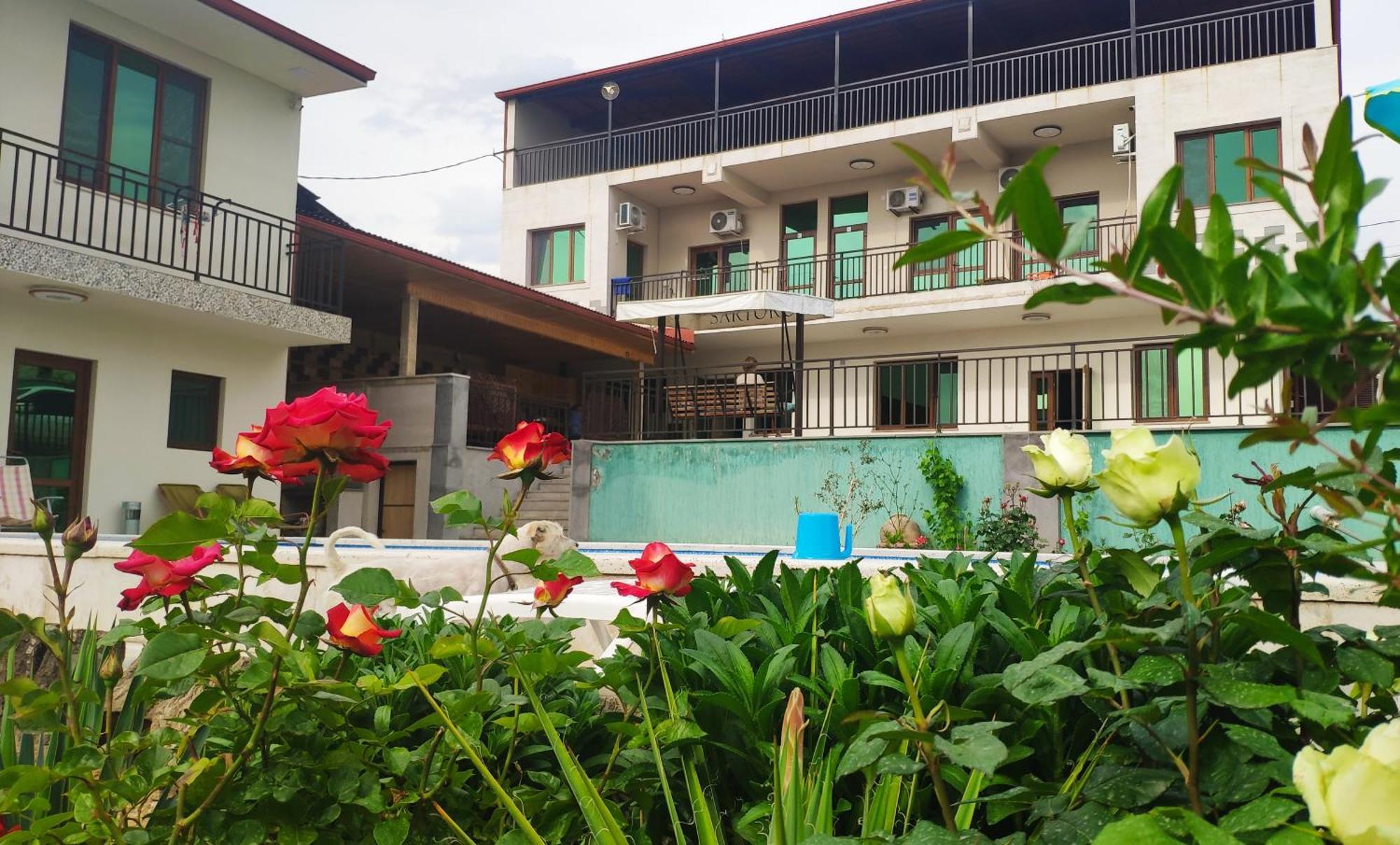 יירבאן Apex Rest House Of 10 Rooms And Pool מראה חיצוני תמונה