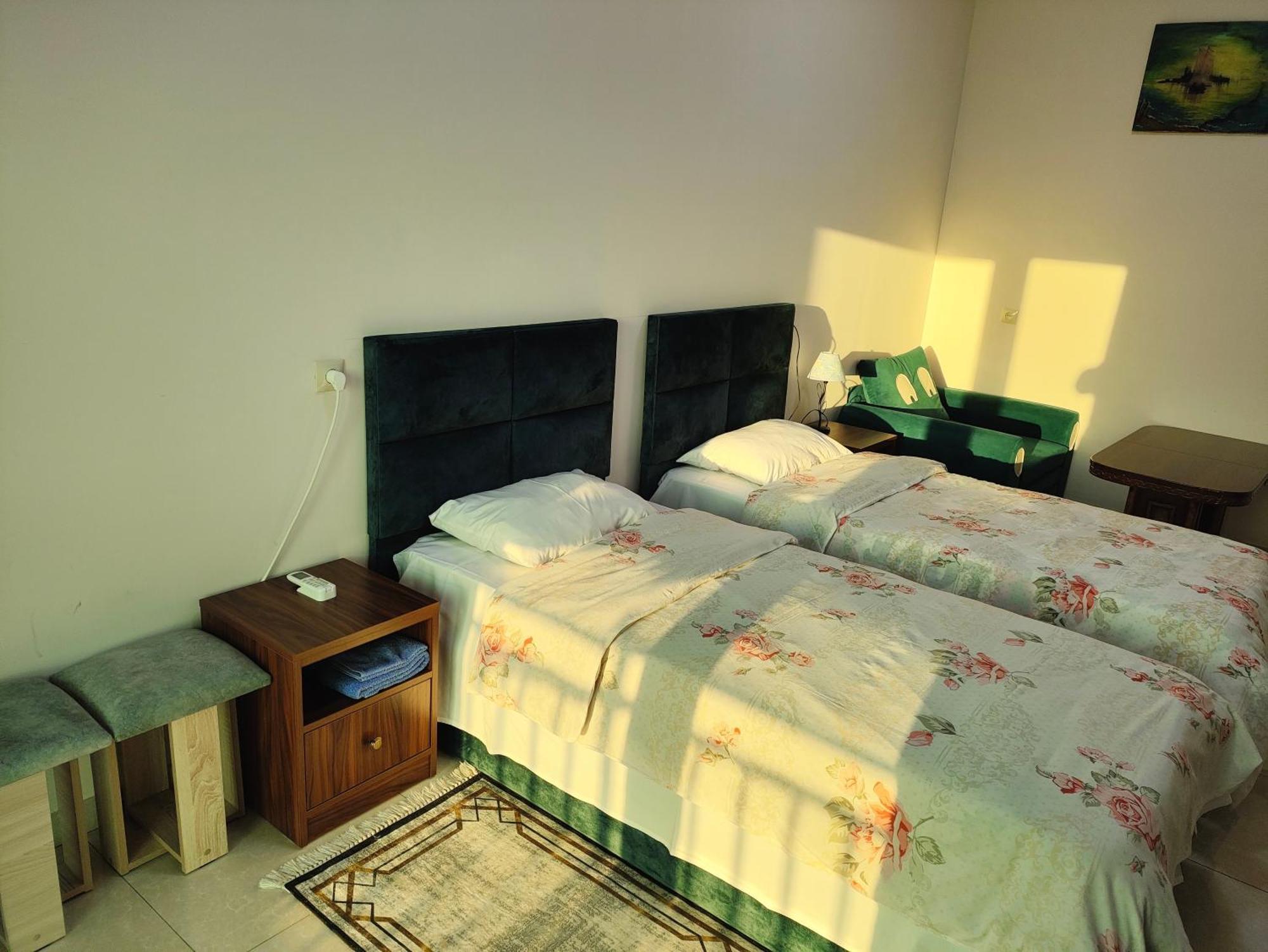 יירבאן Apex Rest House Of 10 Rooms And Pool מראה חיצוני תמונה
