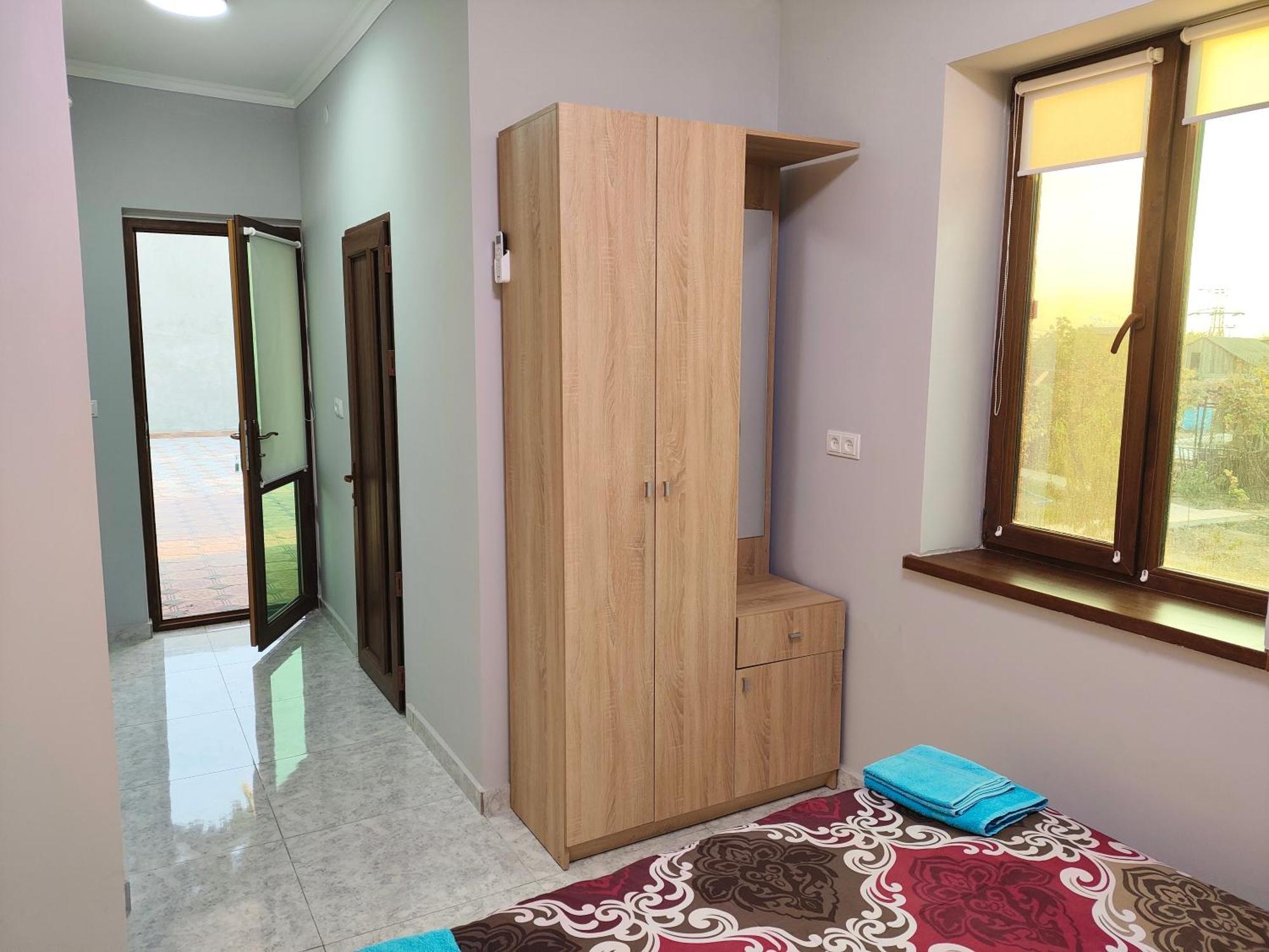 יירבאן Apex Rest House Of 10 Rooms And Pool מראה חיצוני תמונה
