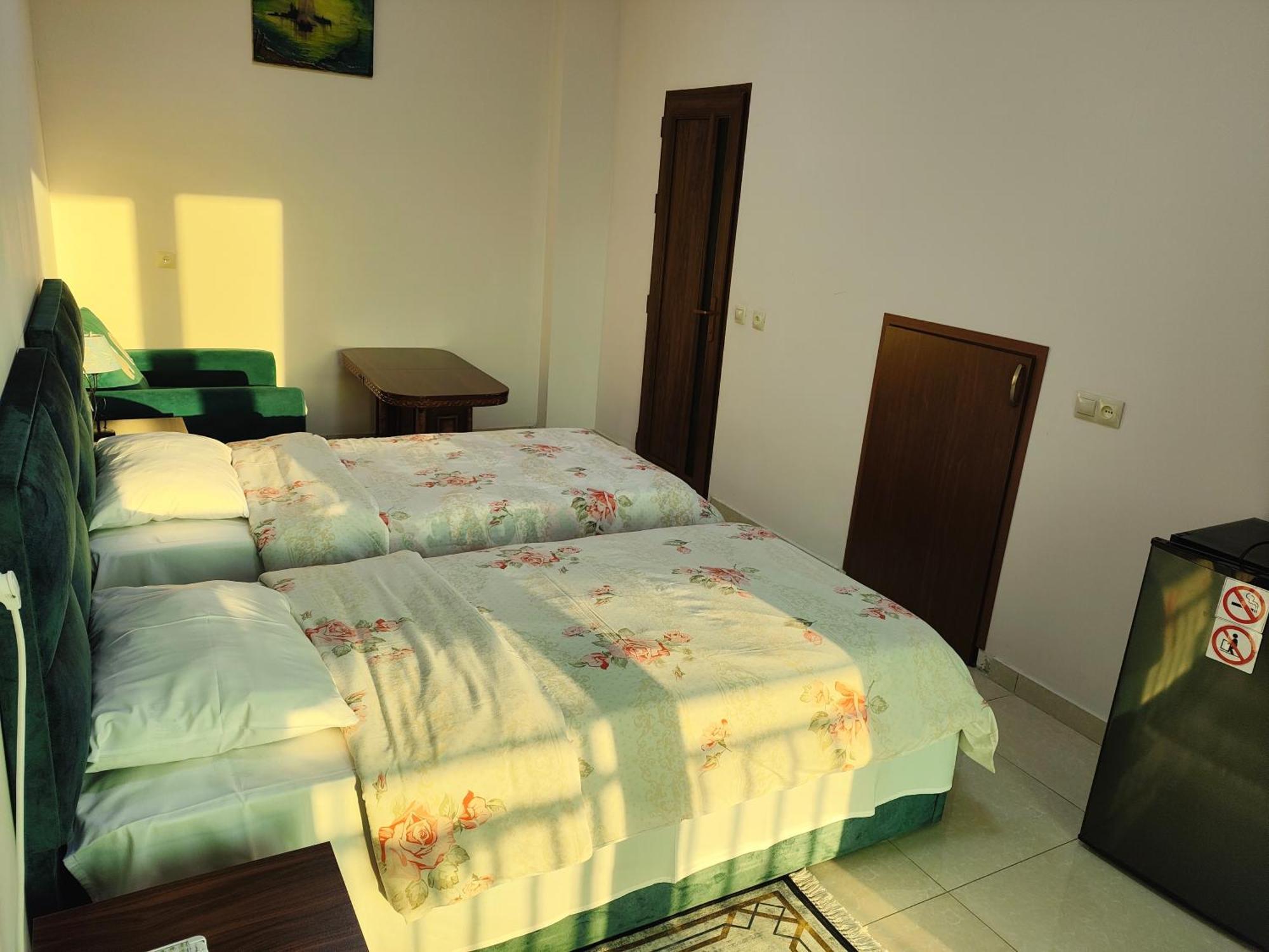 יירבאן Apex Rest House Of 10 Rooms And Pool מראה חיצוני תמונה