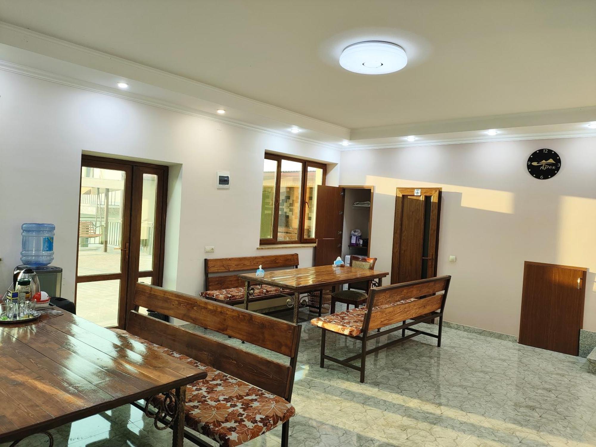 יירבאן Apex Rest House Of 10 Rooms And Pool מראה חיצוני תמונה