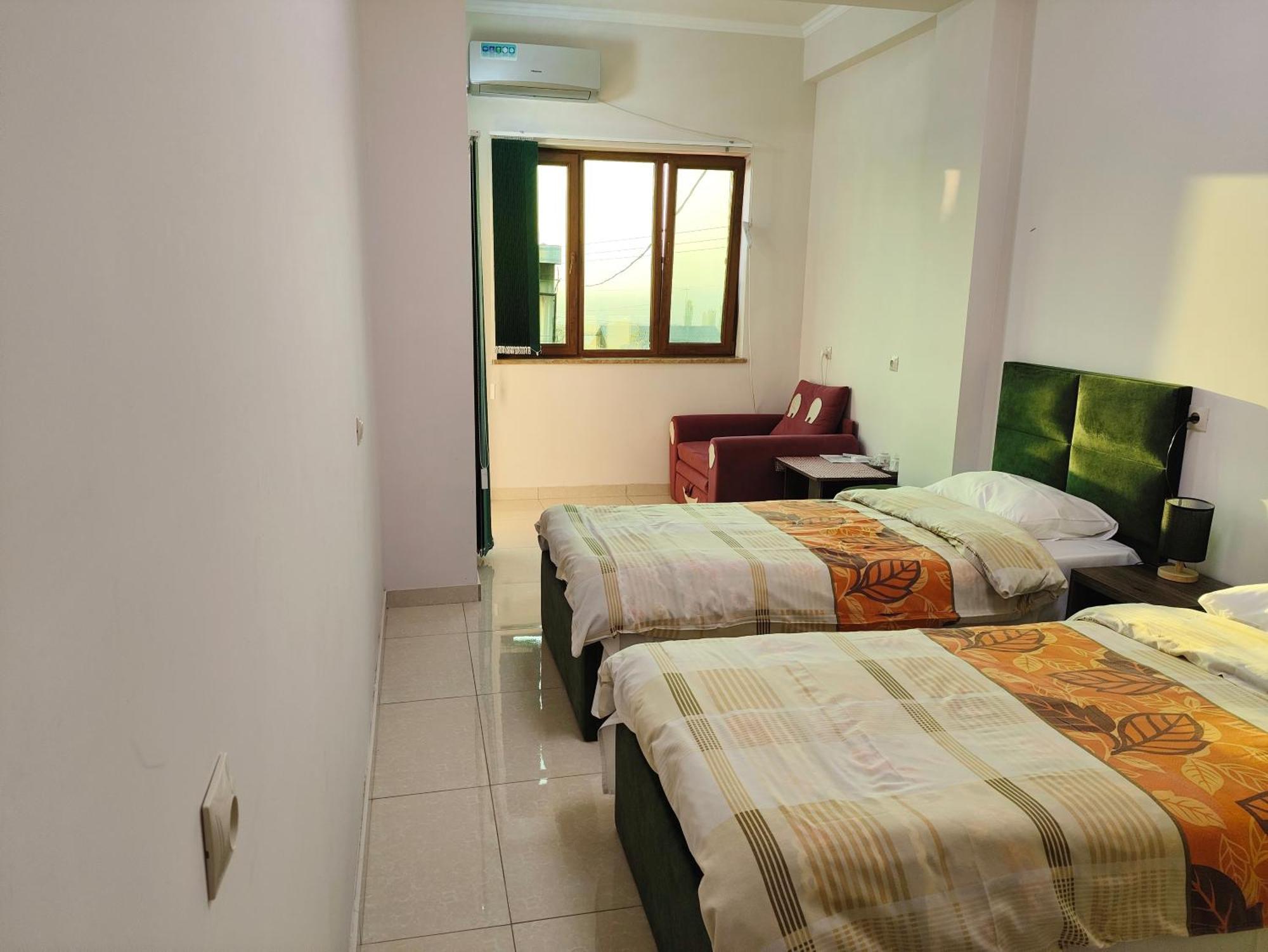 יירבאן Apex Rest House Of 10 Rooms And Pool מראה חיצוני תמונה