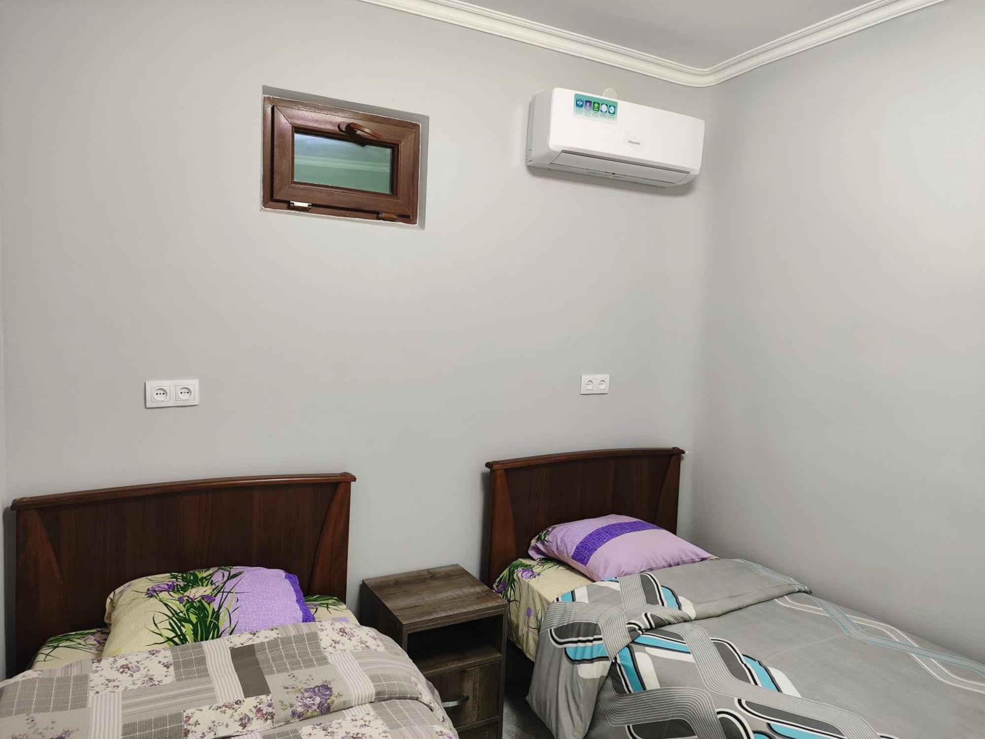 יירבאן Apex Rest House Of 10 Rooms And Pool מראה חיצוני תמונה