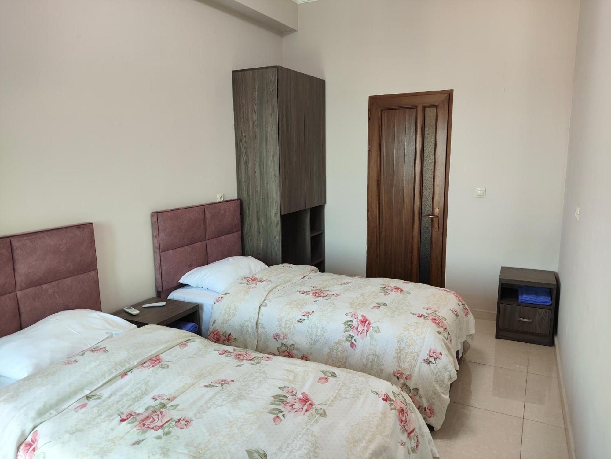 יירבאן Apex Rest House Of 10 Rooms And Pool מראה חיצוני תמונה