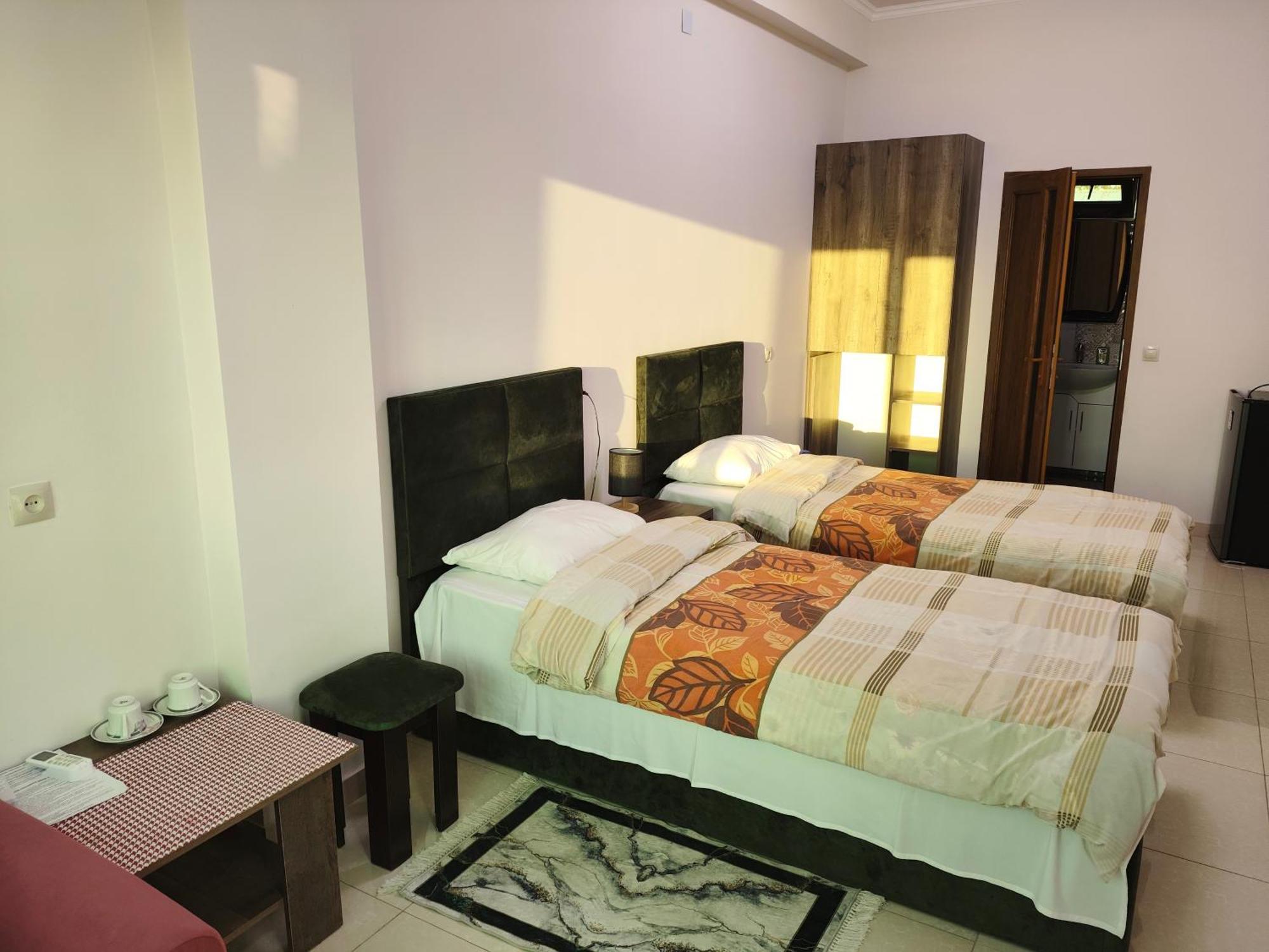 יירבאן Apex Rest House Of 10 Rooms And Pool מראה חיצוני תמונה
