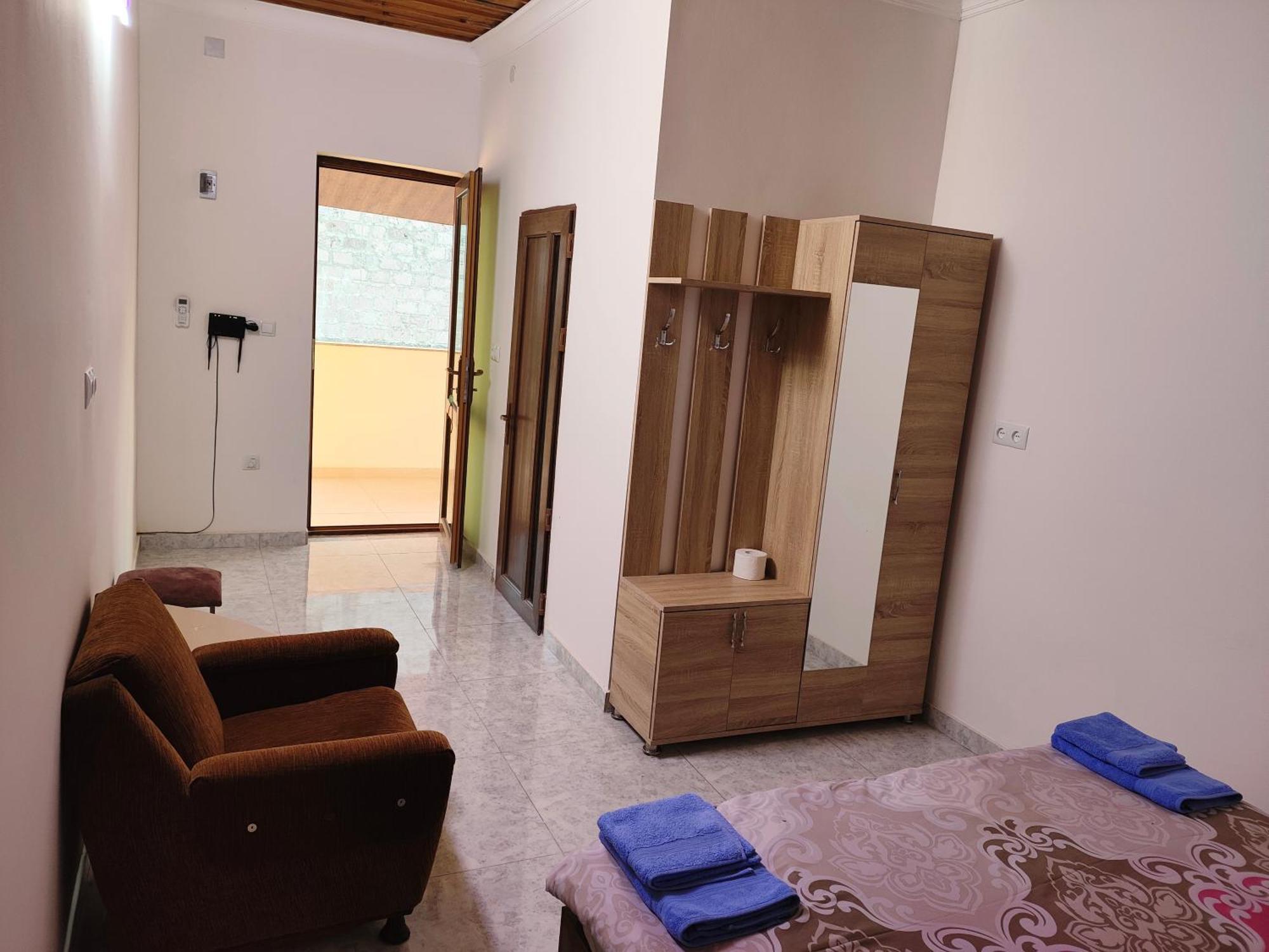 יירבאן Apex Rest House Of 10 Rooms And Pool מראה חיצוני תמונה