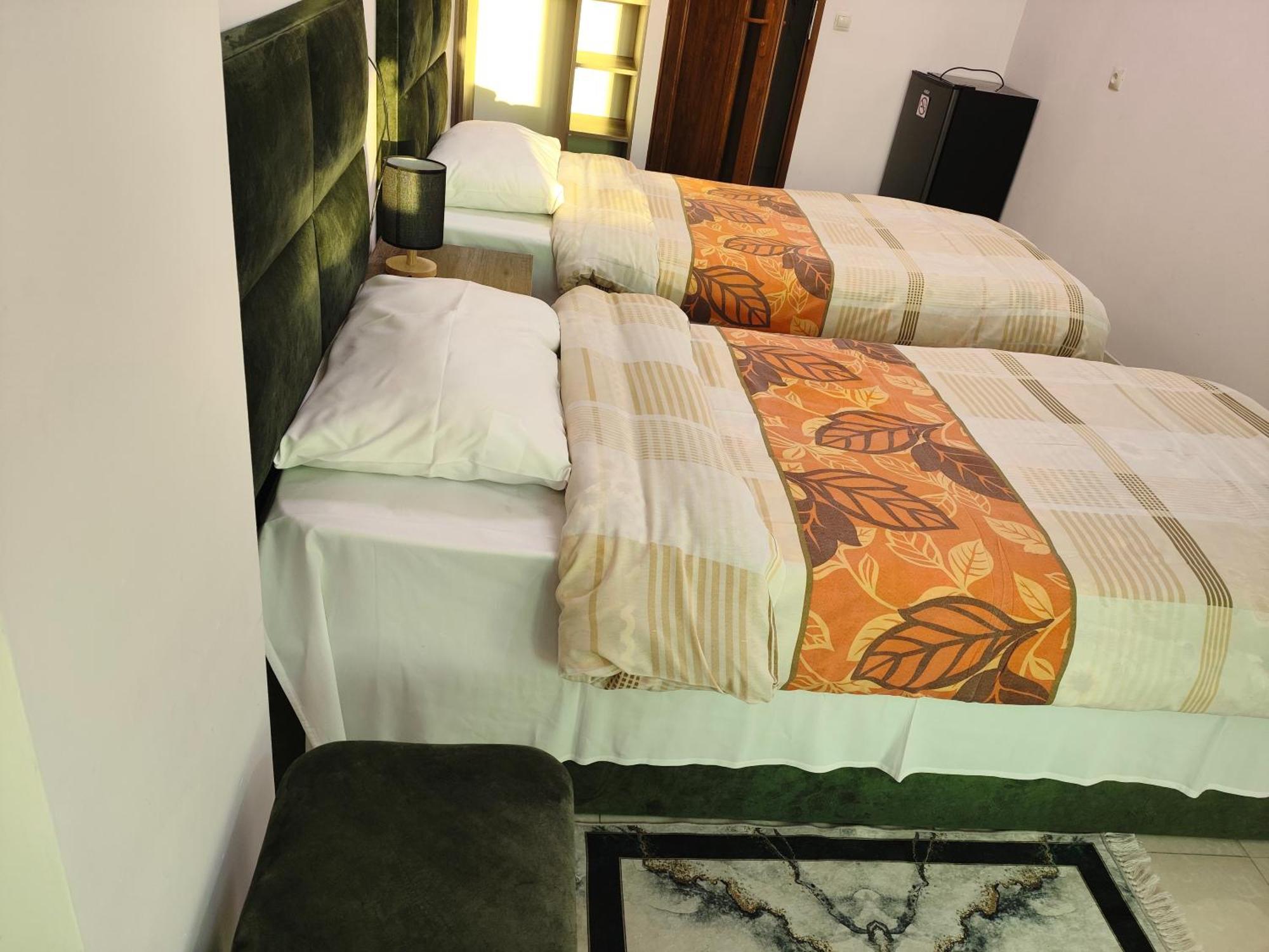 יירבאן Apex Rest House Of 10 Rooms And Pool מראה חיצוני תמונה