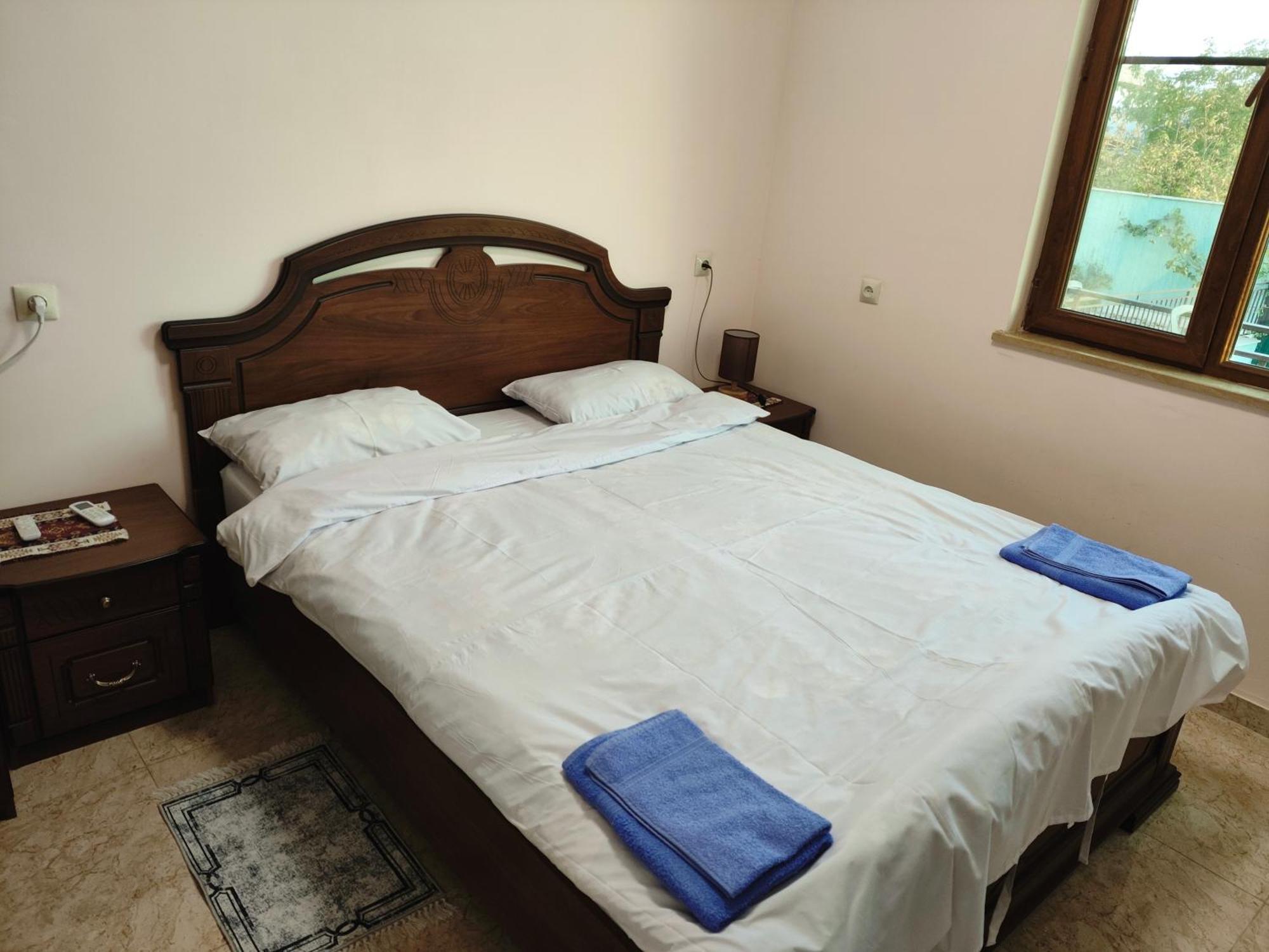 יירבאן Apex Rest House Of 10 Rooms And Pool מראה חיצוני תמונה