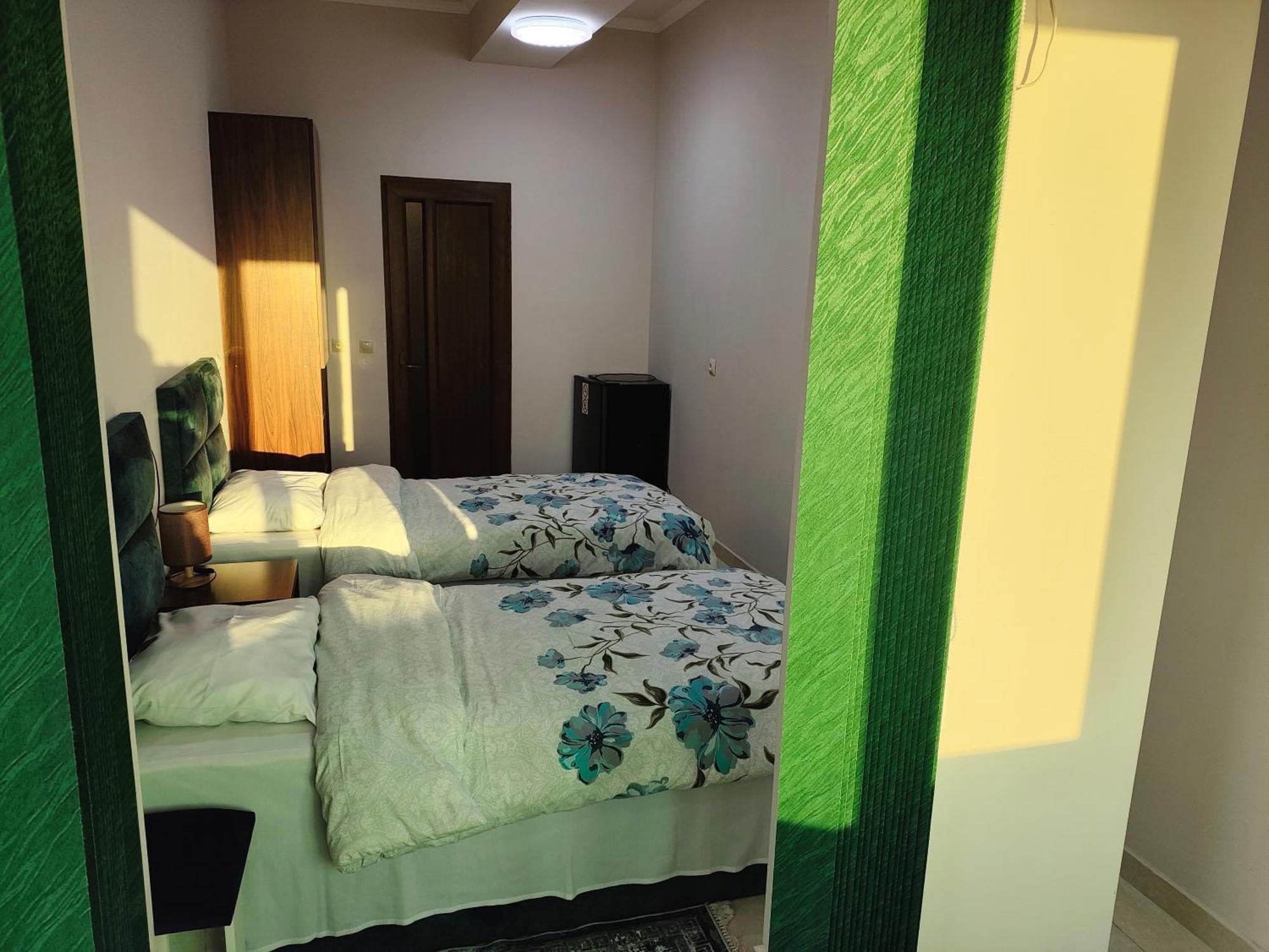 יירבאן Apex Rest House Of 10 Rooms And Pool מראה חיצוני תמונה