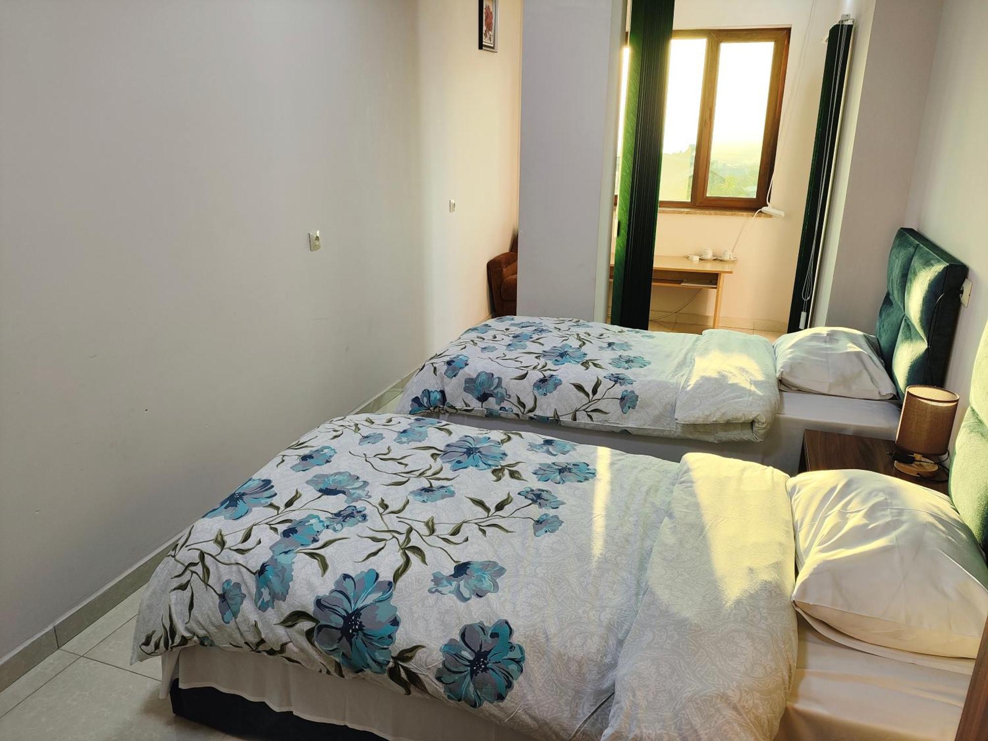 יירבאן Apex Rest House Of 10 Rooms And Pool מראה חיצוני תמונה