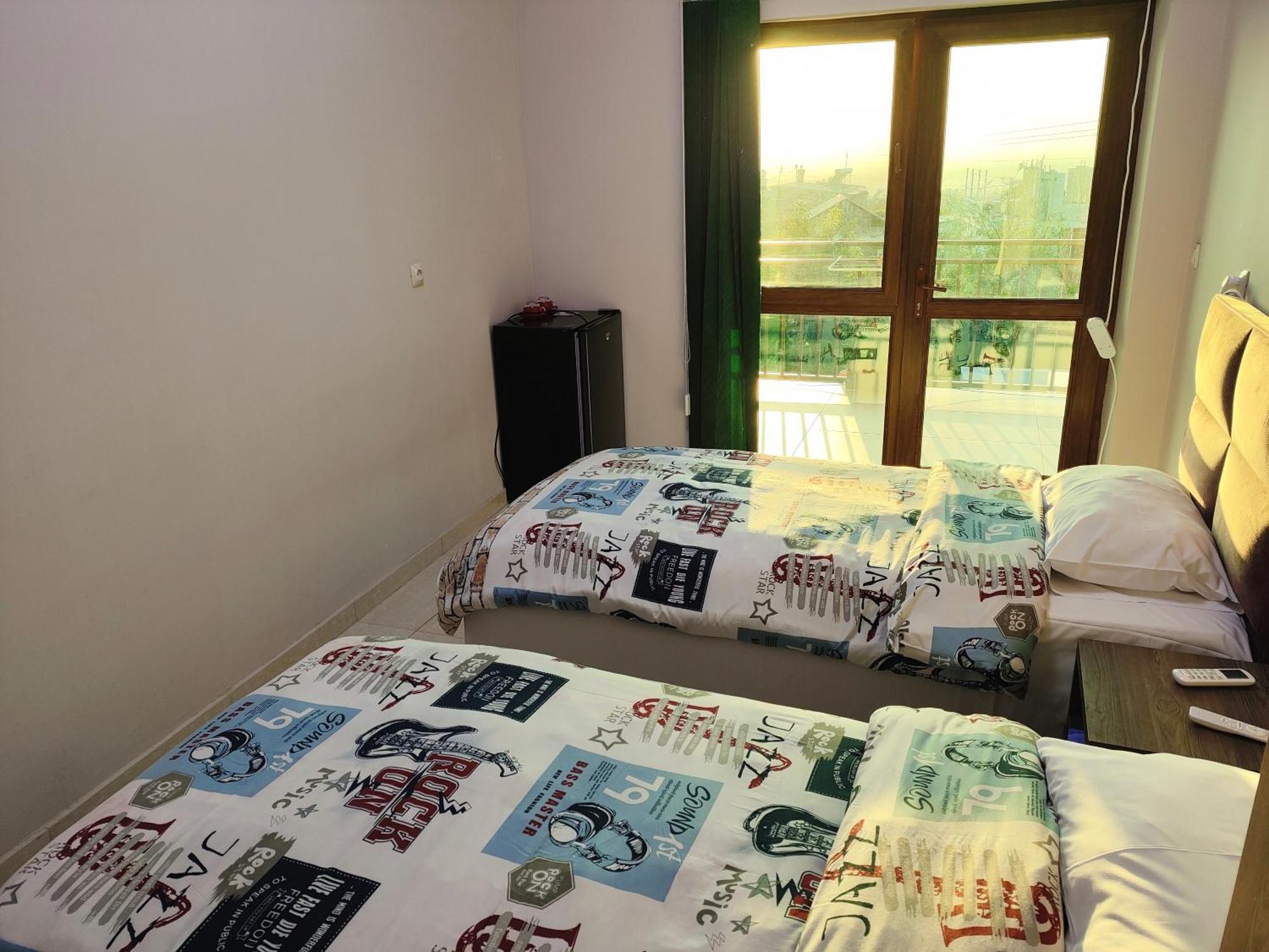 יירבאן Apex Rest House Of 10 Rooms And Pool מראה חיצוני תמונה