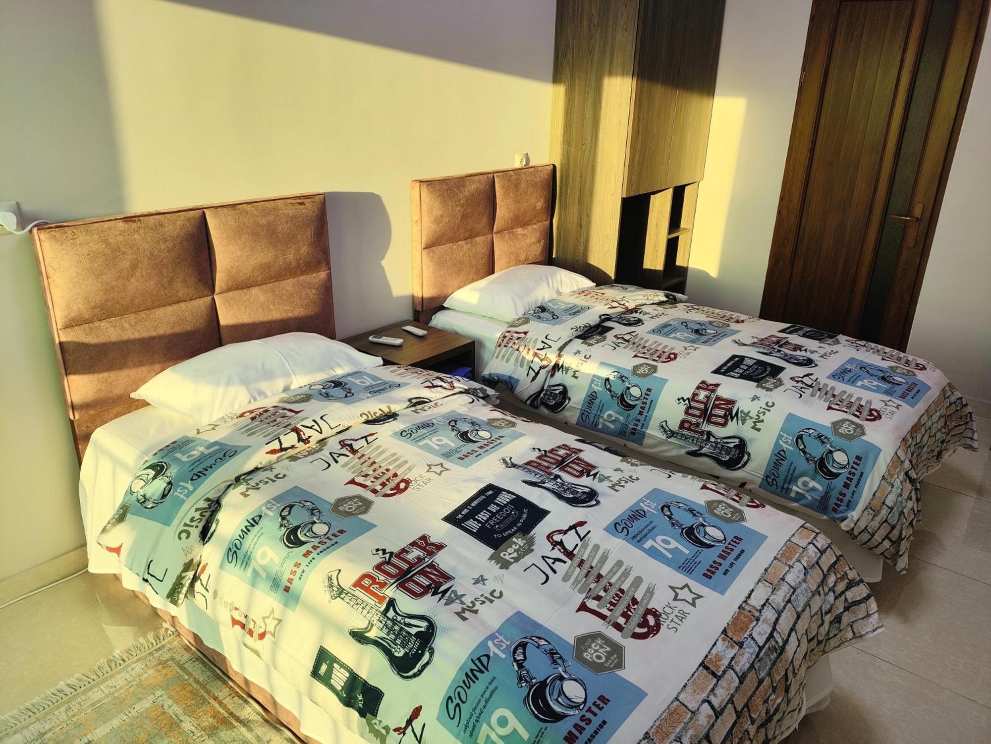 יירבאן Apex Rest House Of 10 Rooms And Pool מראה חיצוני תמונה