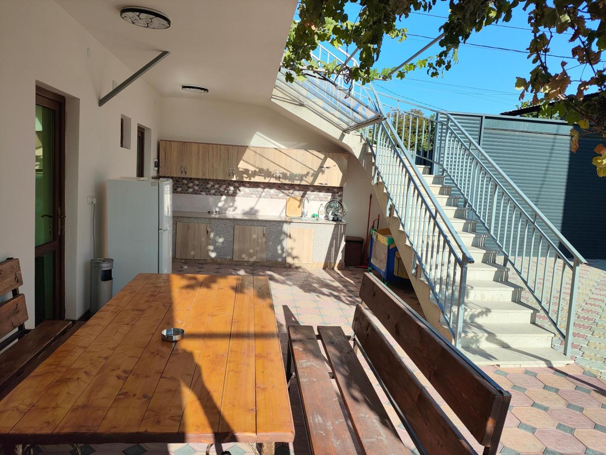 יירבאן Apex Rest House Of 10 Rooms And Pool חדר תמונה