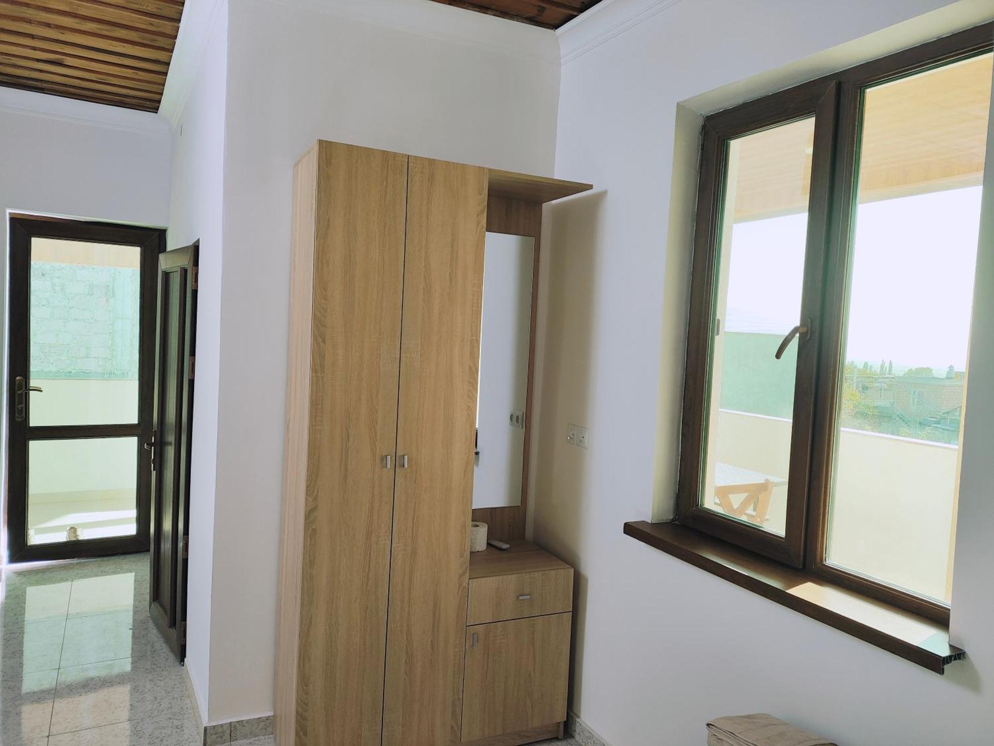 יירבאן Apex Rest House Of 10 Rooms And Pool מראה חיצוני תמונה