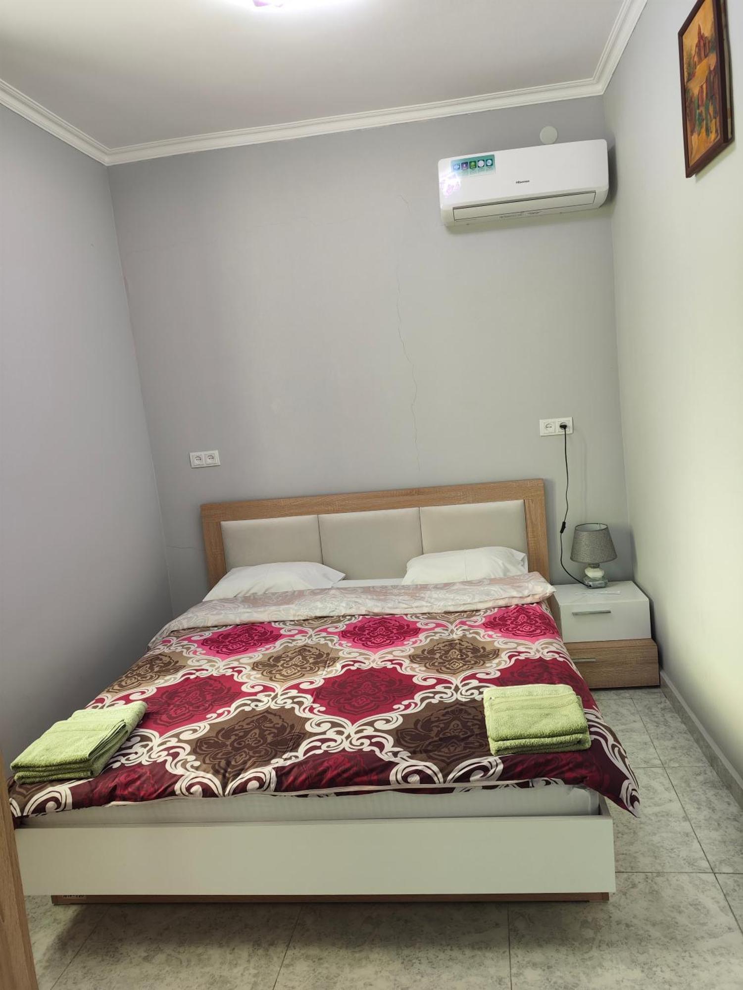 יירבאן Apex Rest House Of 10 Rooms And Pool חדר תמונה