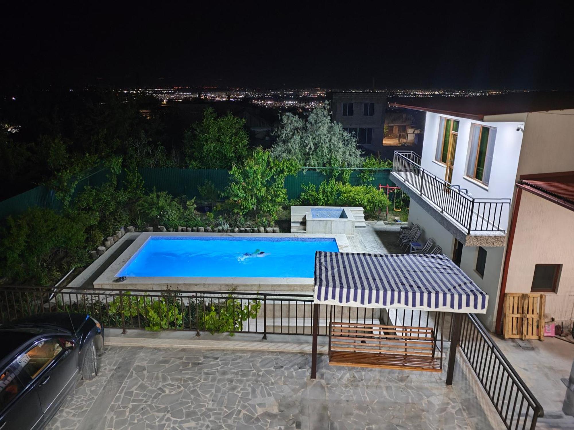 יירבאן Apex Rest House Of 10 Rooms And Pool מראה חיצוני תמונה